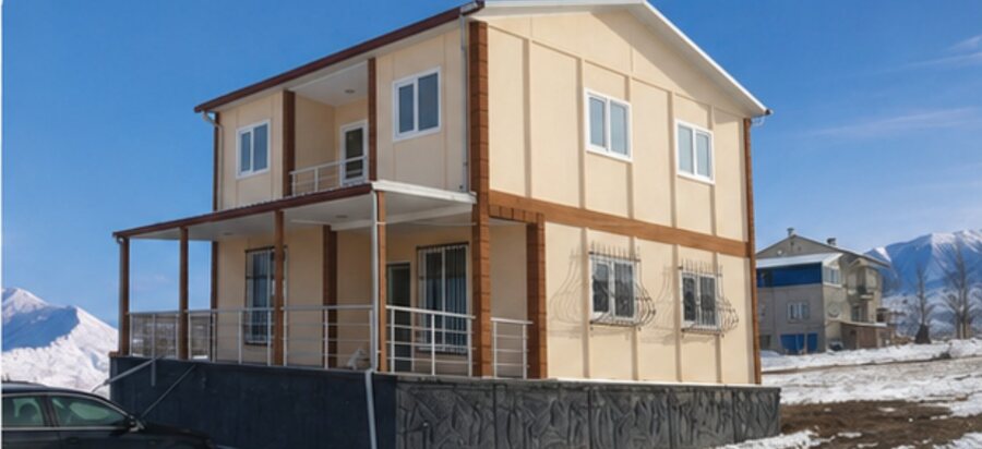 Tamamlanmış iki katlı krem renkli prefabrik villa projesi